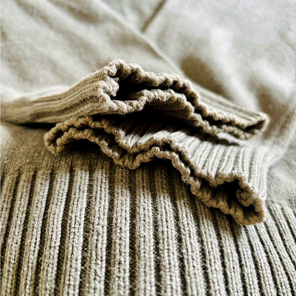 Eddie Bauer Large Lg khaki green crew neck 1/4 button cotton Sweater. Preloved. - Picture 12 of 13